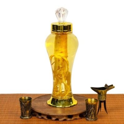 Giữa tinh hoa của củ sâm 6 năm tuổi và vị nồng ấm của rượu. Sự hòa quyện này tạo ra một sản phẩm độc đáo. Nó mang lại nhiều lợi ích vượt trội cho cơ thể.