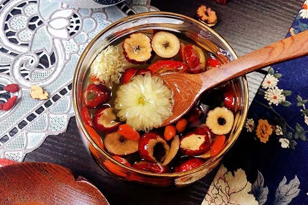 Uống trà sâm táo đỏ mỗi ngày mang lại nhiều lợi ích.