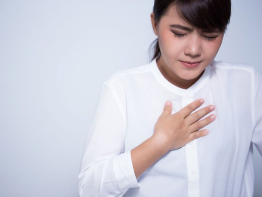 người bị mệt mỏi kèm tim đập nhanh cần hết sức thận trọng. Không nên thử nghiệm sâm khi chưa hiểu rõ chỉ số huyết áp.
