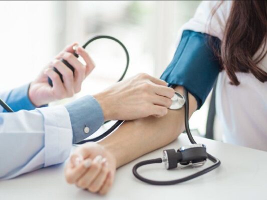 Các bệnh lý mãn tính như tiểu đường hay huyết áp luôn cần chế độ kiêng khem