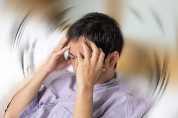 những biểu hiện điển hình của tình trạng mệt mỏi kèm chóng mặt thường gặp. Nó không chỉ ảnh hưởng đến hiệu suất làm việc hàng ngày của bạn. Nó còn là hồi chuông cảnh báo sức khỏe đang gặp vấn đề nghiêm trọng.