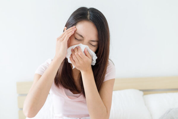 Viêm xoang đang trở thành nỗi ám ảnh dai dẳng của rất nhiều người Việt Nam hiện nay. Căn bệnh này thường bùng phát mạnh mẽ nhất khi thời tiết giao mùa thay đổi thất thường