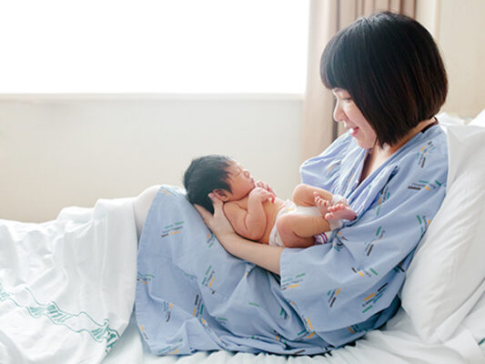 Phụ nữ sau sinh bị suy giảm miễn dịch và thể lực nghiêm trọng