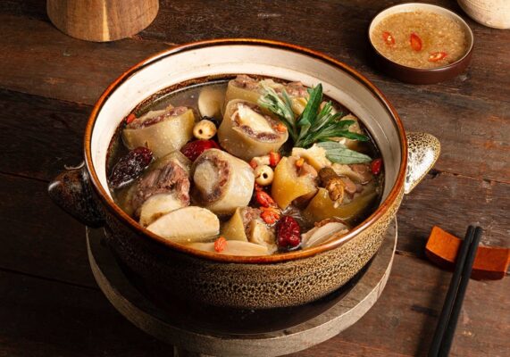 Canh sâm hầm đuôi bò - Bổ sung Collagen tự nhiên