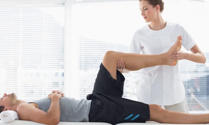 Vận động trị liệu để "mở" khớp đón dưỡng chất vào