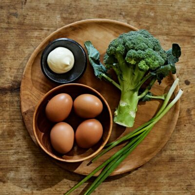 Saponin kích thích quá trình phân chia tế bào diễn ra nhanh hơn. Nó thúc đẩy tổng hợp Protein để tạo nên lớp móng cứng cáp.
