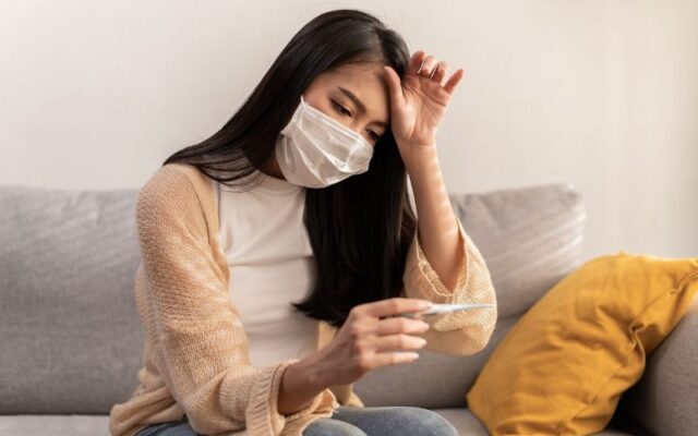 Khi thân nhiệt tăng, sâm sẽ làm cơn sốt bùng lên. Điều này cực kỳ nguy hiểm, có thể gây co giật do sốt quá cao.
